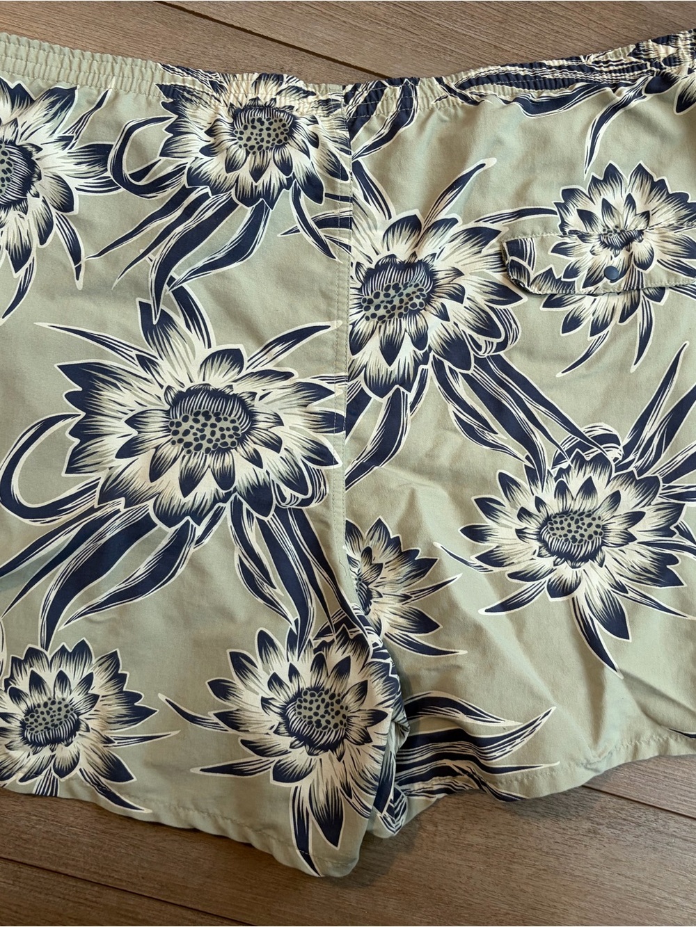 Patagonia Men's Floral Swim Shorts in Light green with Navy Print - Picture 5 of 5